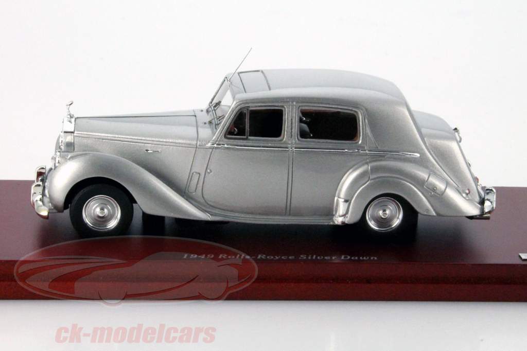Rolls Royce Silver Dawn Год 1949 серебро 1:43 TrueScale