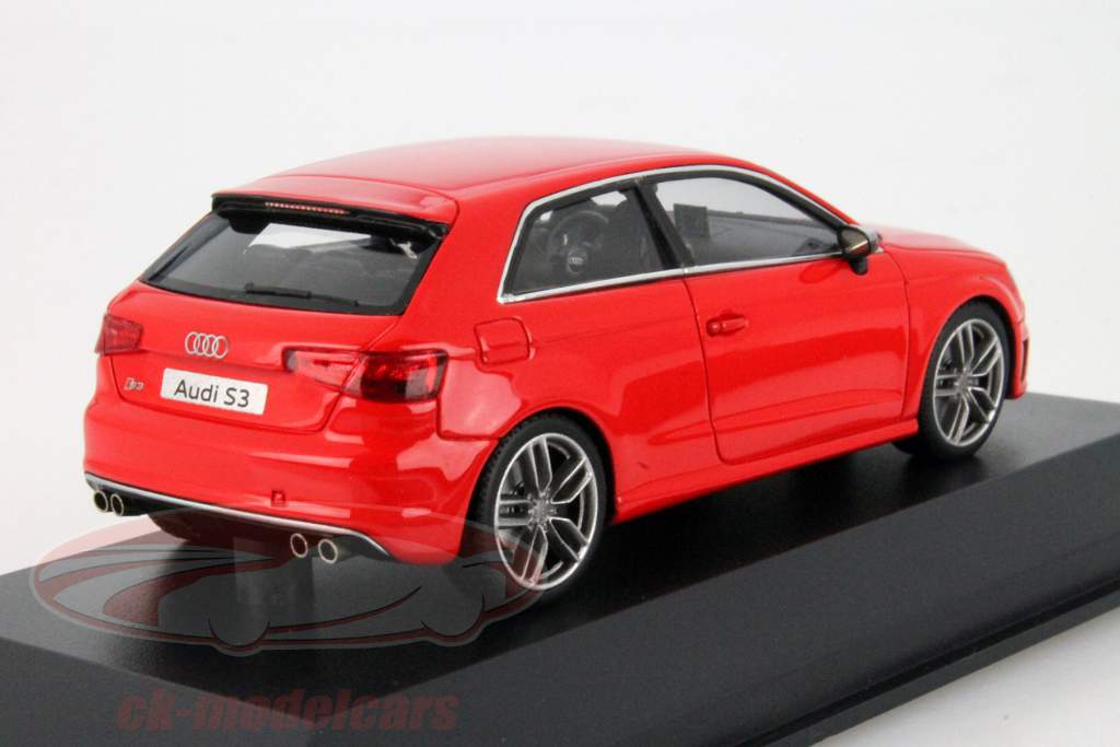 アウディ S3は 年 2013 ミサノ 赤 1:43 ミニチャンプス