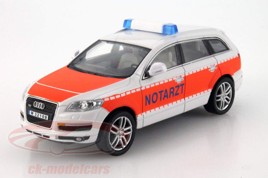 アウディ Q7 緊急医師 1:43 Cararama