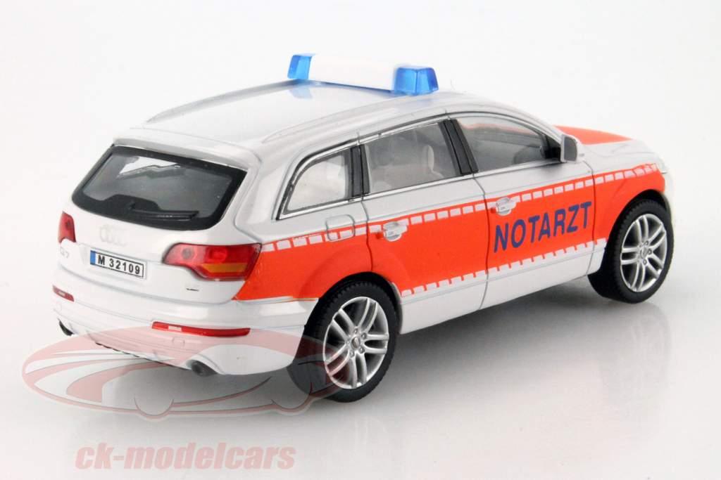 アウディ Q7 緊急医師 1:43 Cararama