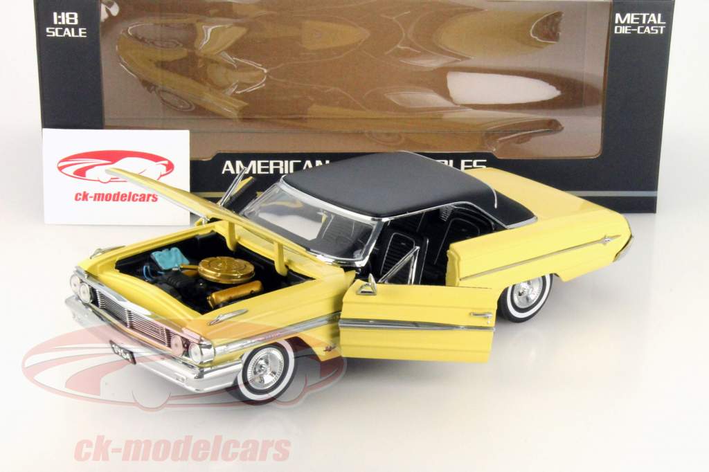 １９６４　ＦＯＲＤ　ＧＡＬＡＸＩＥ　５００　【１／１８】新品、未使用 1964 FORD GALAXIE 500 Die Cast Metal Car SCALE 1/18 (Sun