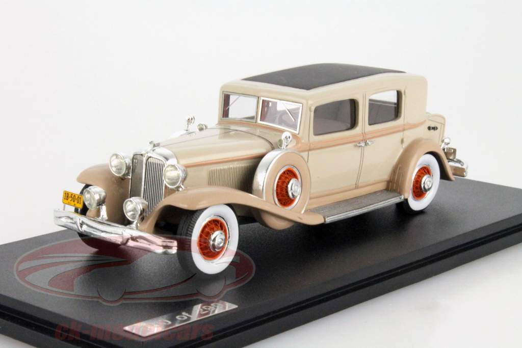 Chrysler Imperial CG Club Sedan beige 1:43 GLM