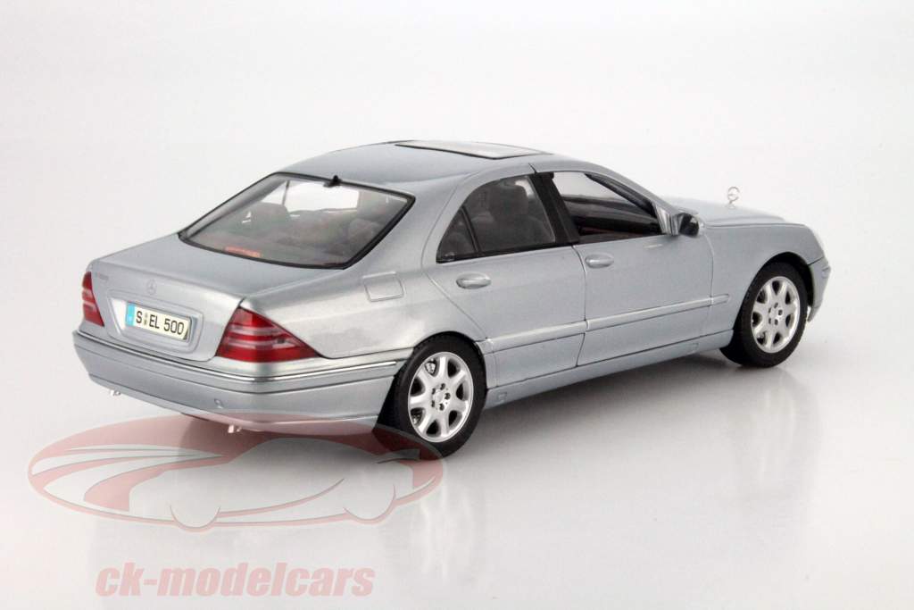 Mercedes-Benz S-Class argent 1:18 Maisto