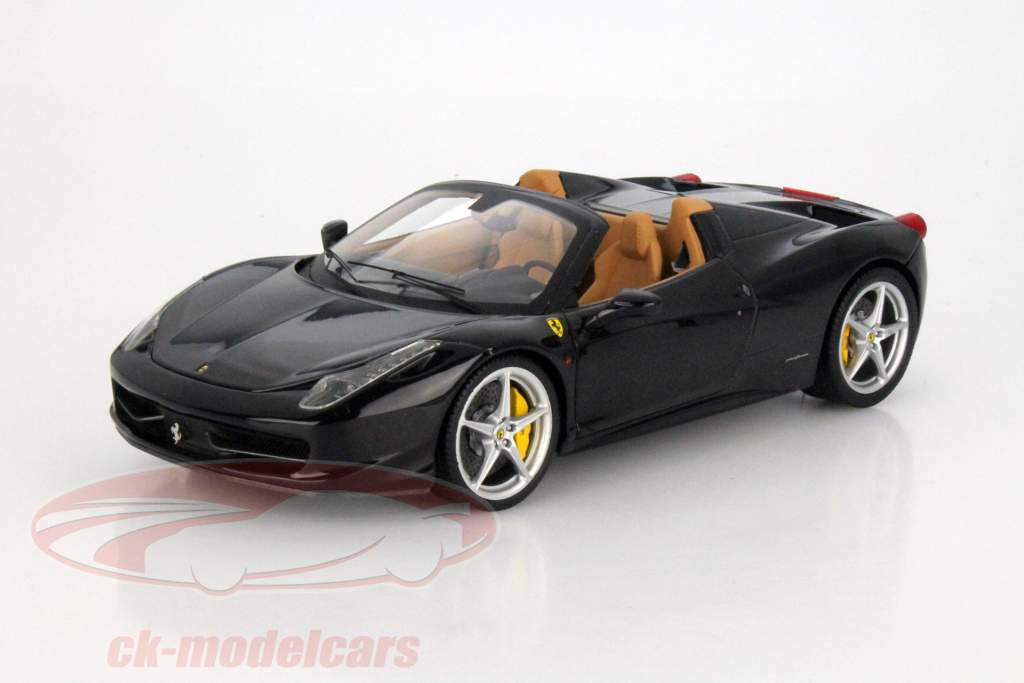 Ferrari 458 Spider 新年 2012 黑 / 米色 1:18 HotWheels Elite
