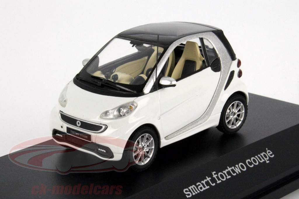 Smart fortwo Coupe cristal blanco 1:43 Chispa
