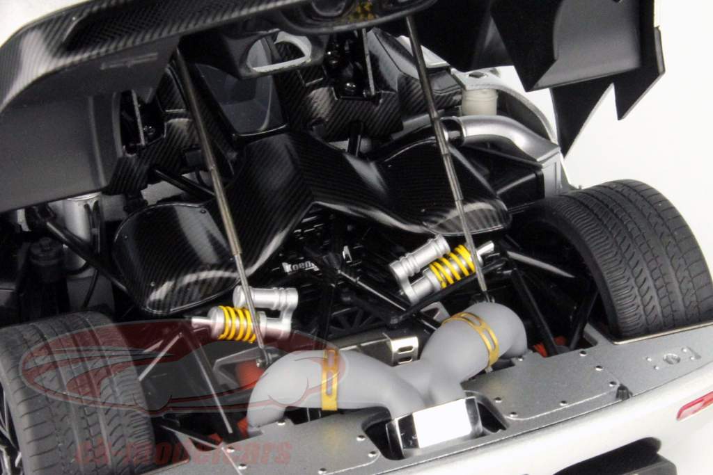 科尼赛克 AGERA 年 2011 银灰 金属的 1:18 AUTOA​​RT