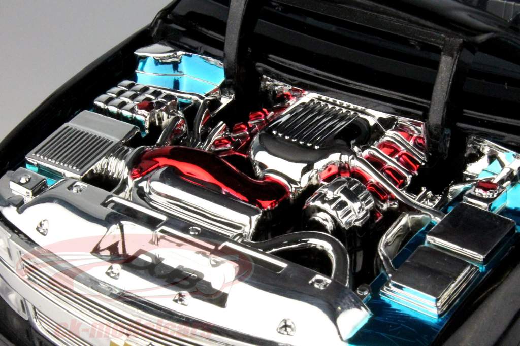 ミニカー jada 1/18 CHEVROLET Silverado  DUB CITY Jada Dub City Diecast Model Kit BlUE 2002 CHEVY SUBUBAN 1:18