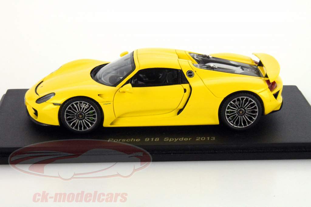保时捷918 Spyder的建于2013年的黄色1:43星火