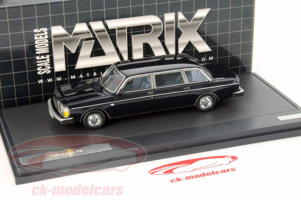 ボルボ264のTEセダンダークブルー1時43分の行列