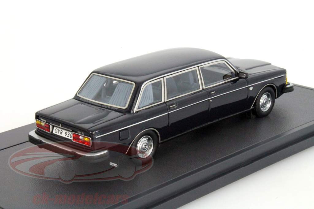 ボルボ264のTEセダンダークブルー1時43分の行列