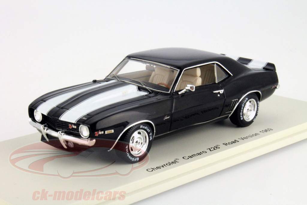 Chevrolet Camaro Z28 Road Version Baujahr 1969 schwarz / weiß 1:43 Spark
