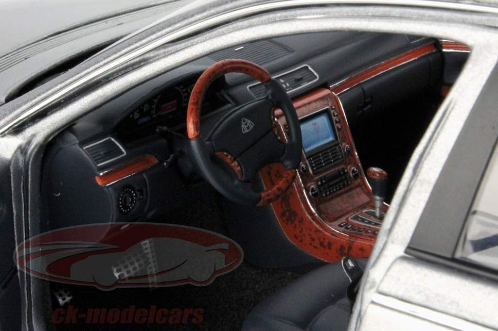 Maybach 57 SWB ヒマラヤ山脈 グレー 1:18 AUTOart