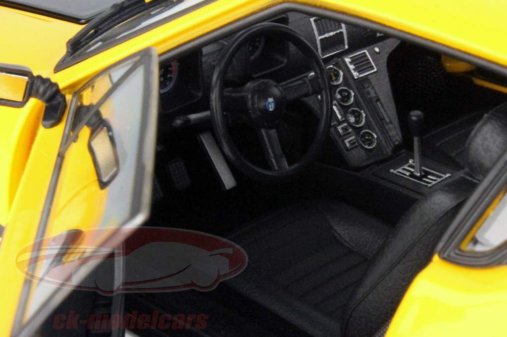 De Tomaso Pantera GTS amarillo / negro 1:18 Kyosho