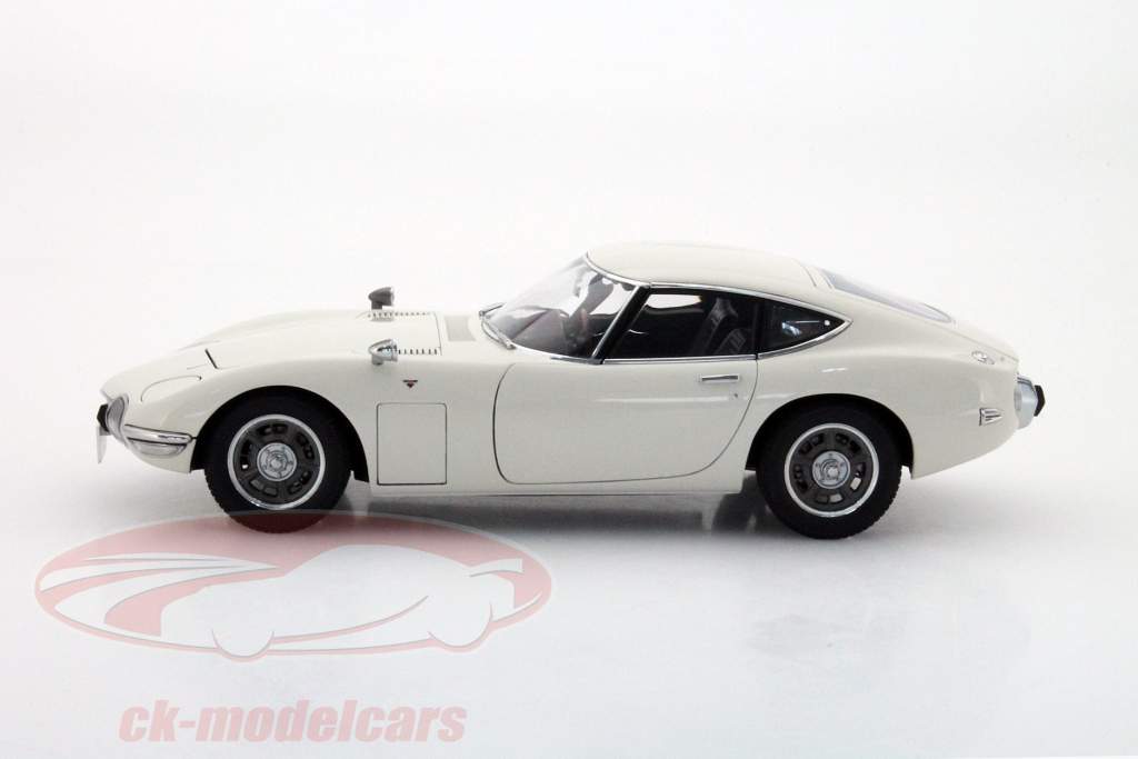 AUTOart 1:18 Toyota 2000 GT Coupe Upgraded Version white