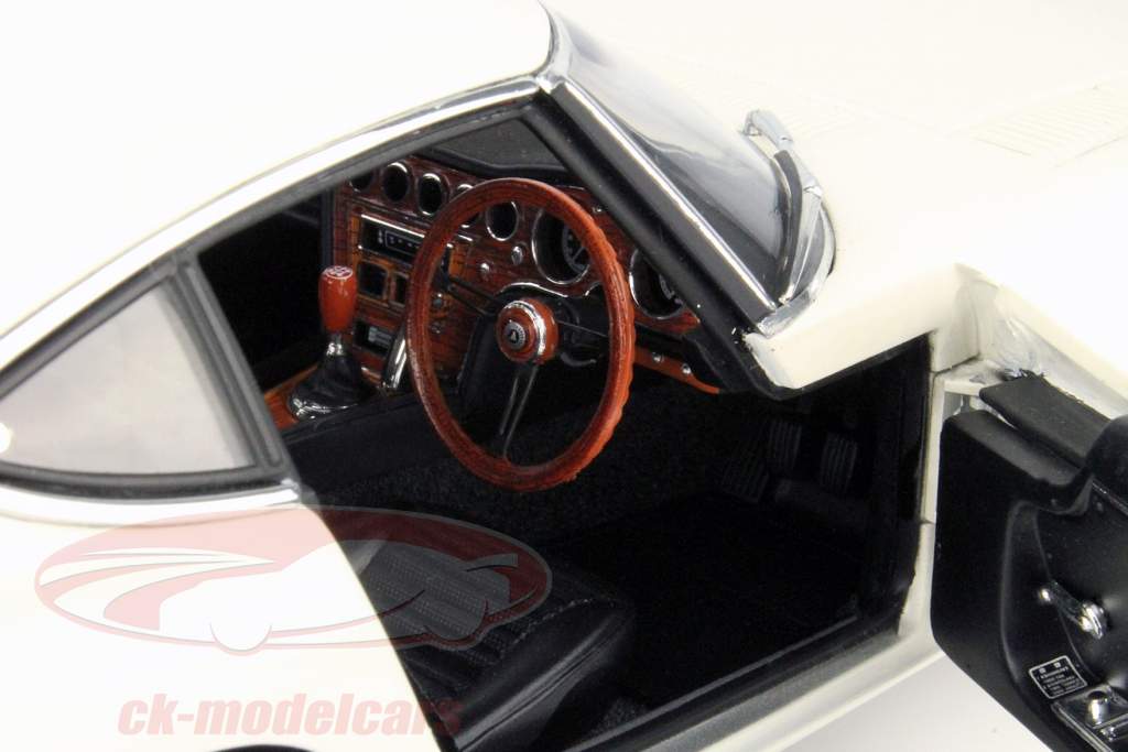 Toyota 2000 GT Coupe Upgraded Version blanco 1:18 AUTOart