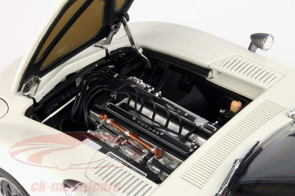 Toyota 2000 GT Coupe Upgraded Version blanco 1:18 AUTOart