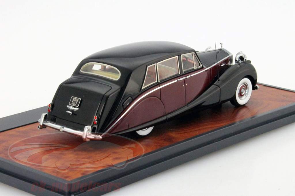 Hooper Conception #8390 Impératrice Ligne rouge / noir 1:43 Matrix