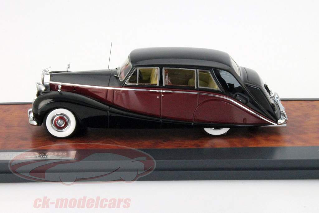 Hooper Conception #8390 Impératrice Ligne rouge / noir 1:43 Matrix