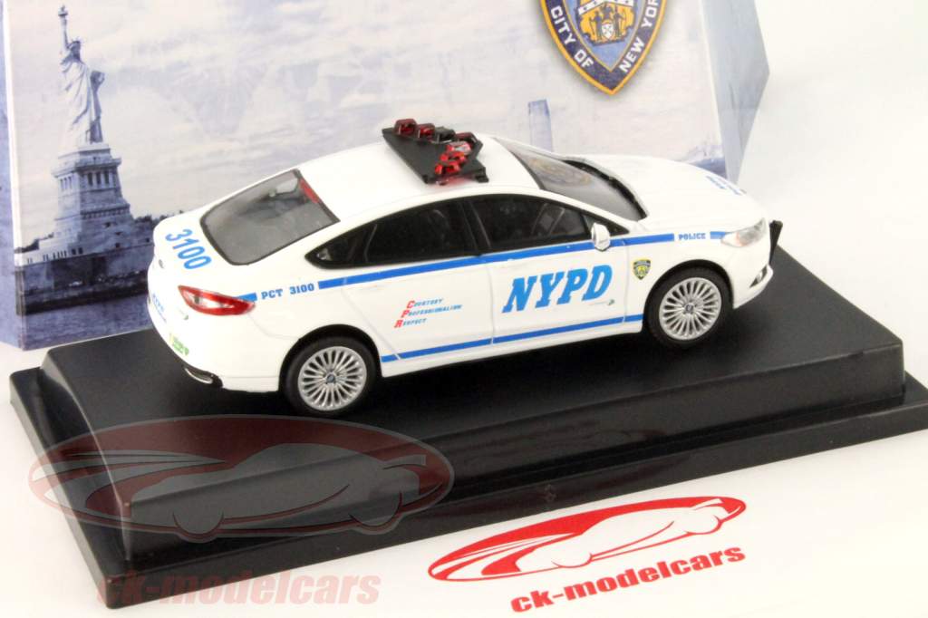 Gué Fusion NYPD Année 2013 blanc 1:43 Greenlight