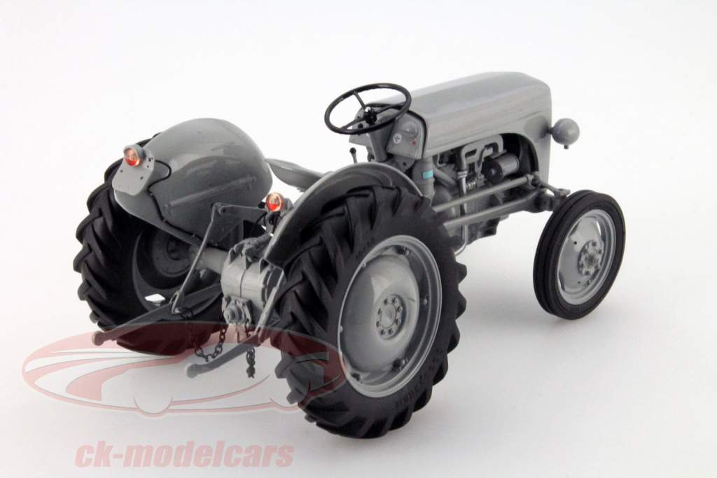 Ferguson TE 20 серый 1:18 Schuco