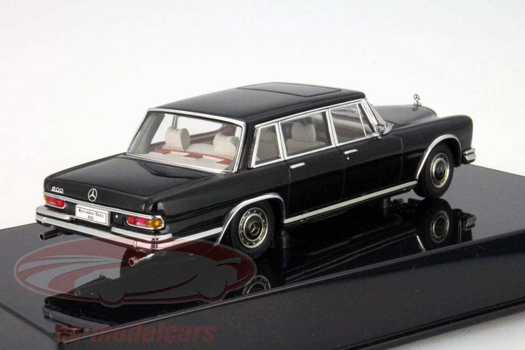 メルセデス·ベンツ タイプ 600 SWB 黒 1:43 オートアート