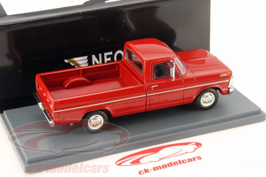 Ford F-100 roxo 1:43 Neo