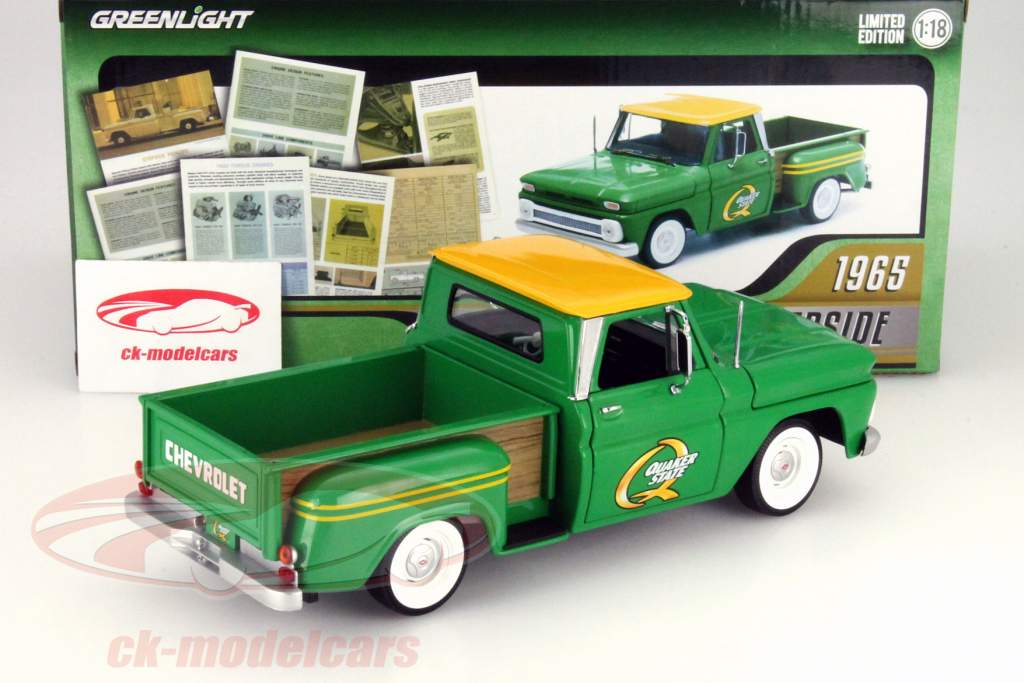 Chevrolet C-10 Stepside Pick Up Quaker State Год 1965 зеленый 1:18 Greenlight