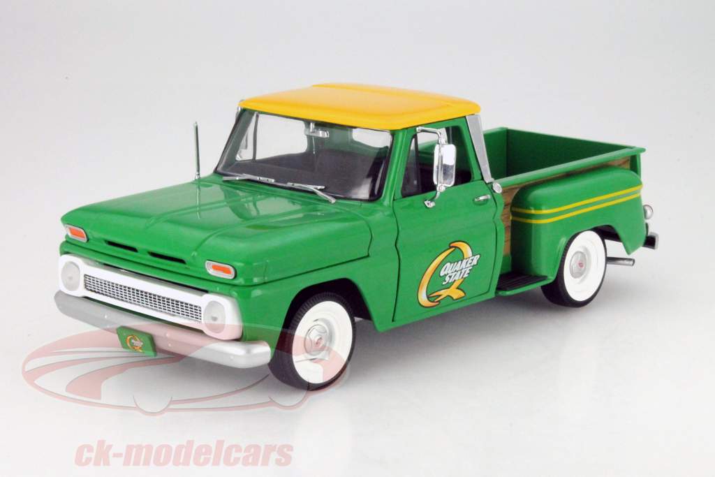 Chevrolet C-10 Stepside Pick Up Quaker State Год 1965 зеленый 1:18 Greenlight