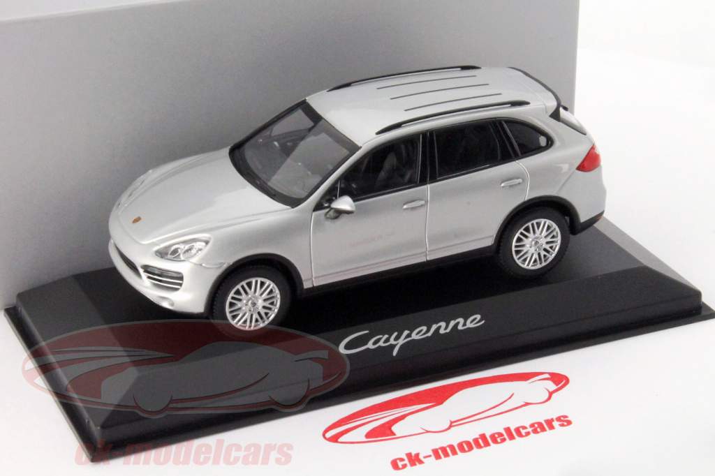 Porsche Cayenne argento metallico 1:43 Minichamps