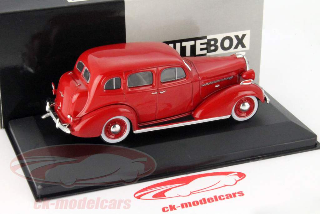 Buick Special Ano de construção 1936 roxo 1:43 WhiteBox