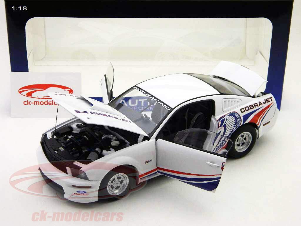 Ford Mustang Cobra Jet weiß / white 2009 1:18 AutoArt