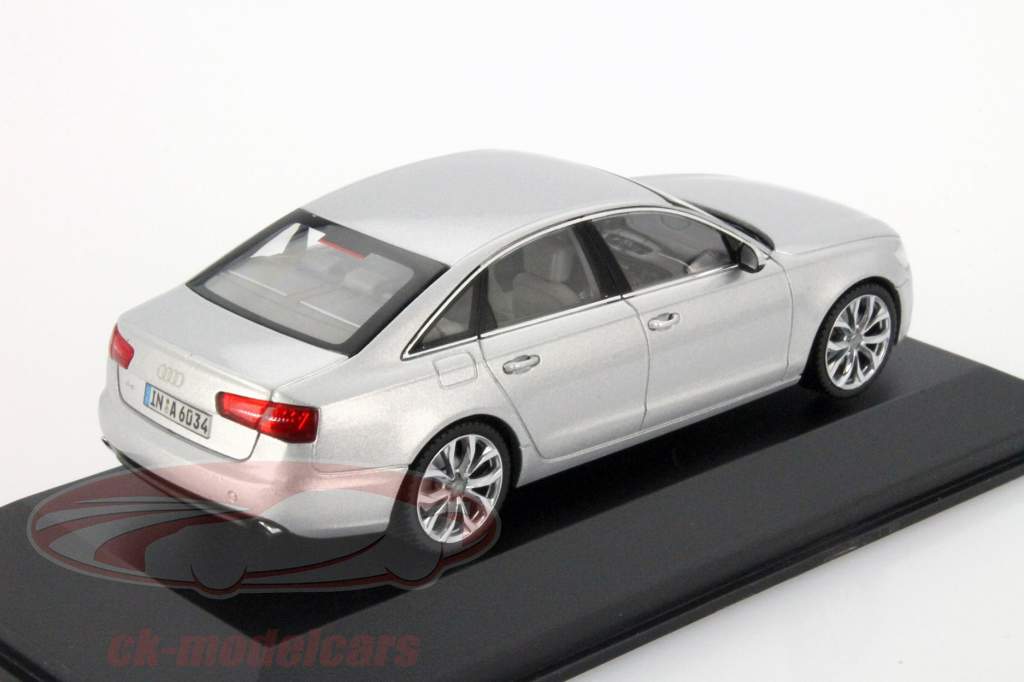 Audi A6 アイスクリーム 銀 1:43 Schuco