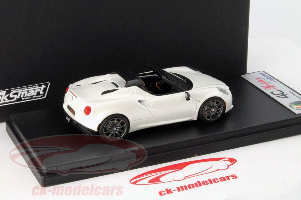 Alfa Romeo 4C Spyder parelwit 1:43 LookSmart