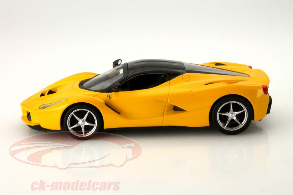 Ferrari LaFerrari año 2013 amarillo 1:24 HotWheels Foundation