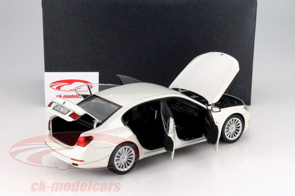 BMW特注 1/18 BMW 750Li ホワイト 1/18 Dealer Edition 2008-2015 BMW 7 Series 750Li (F02) LCI