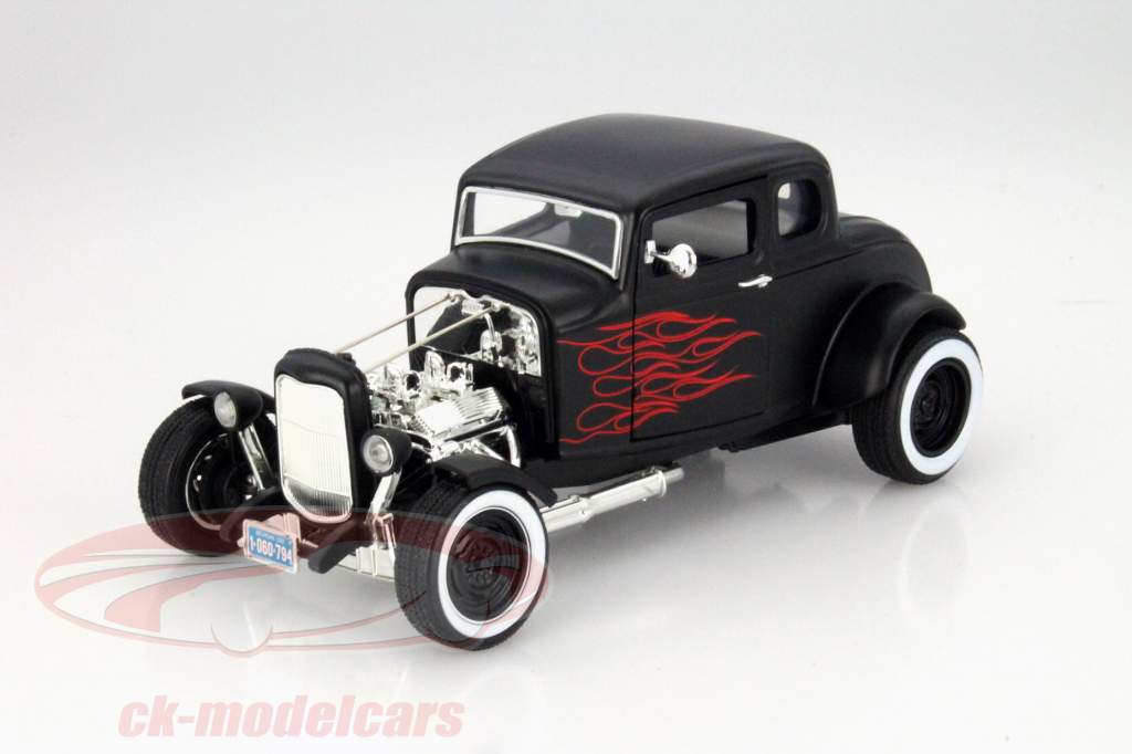 Ford Hot Rod Byggeår 1932 mat sort 1:18 MotorMax