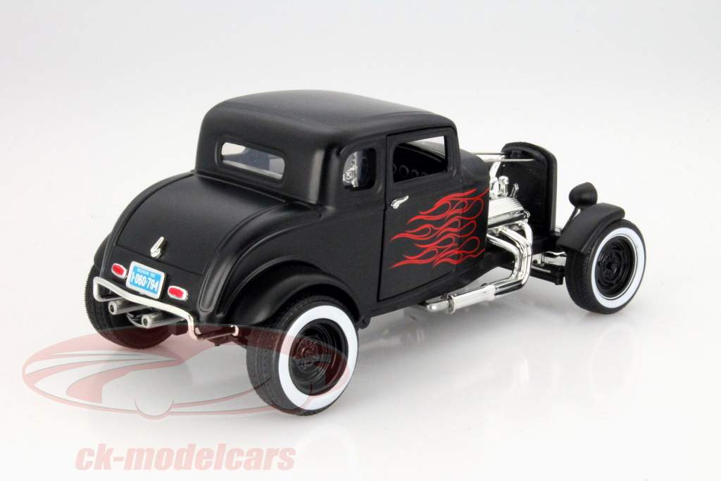 Ford Hot Rod Byggeår 1932 mat sort 1:18 MotorMax