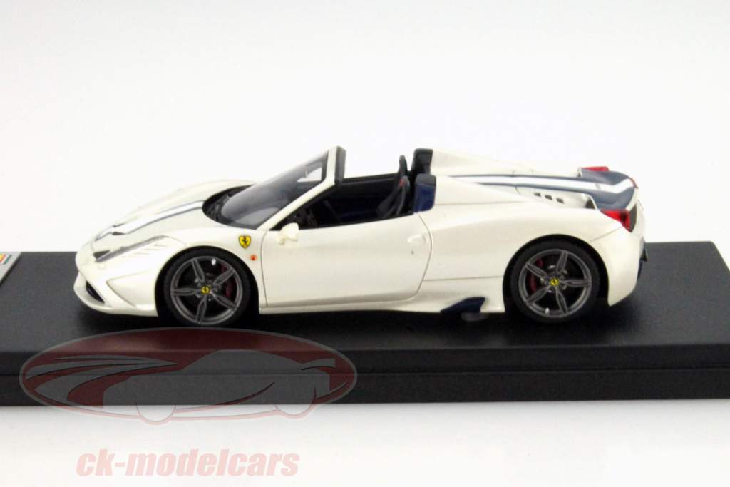 Ferrari 458 Speciale A blanc avec blanc / bleu Bande 1:43 LookSmart