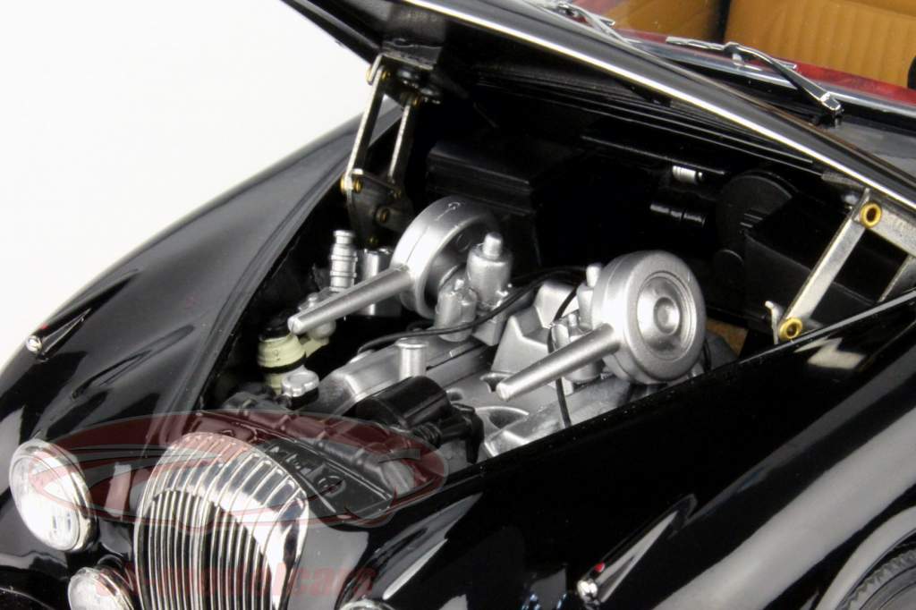 Daimler 250 V8 LHD Ano 1967 preto 1:18 ParagonModels