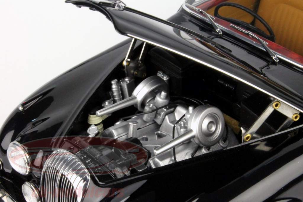 Daimler 250 V8 RHD År 1967 sort 1:18 ParagonModels