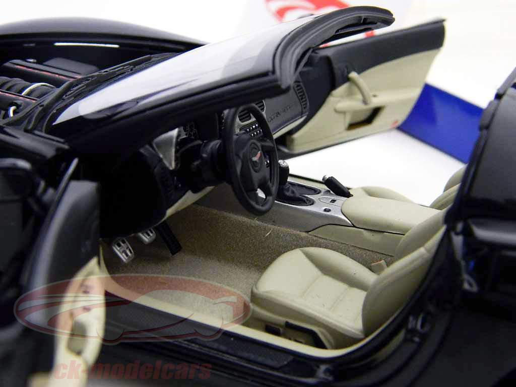 Chevrolet Corvette C6 Coupé nero nero 1:18 AutoArt