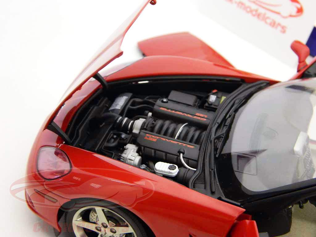 Chevrolet Corvette C6 Coupe rosso / rosso 1:18 AutoArt
