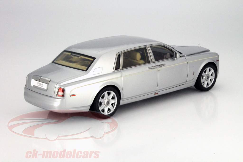 Rolls Royce Phantom EWB год 2012 серебро 1:18 Kyosho