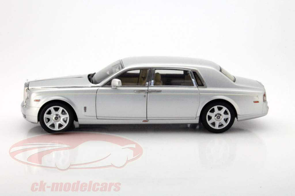 Rolls Royce Phantom EWB год 2012 серебро 1:18 Kyosho