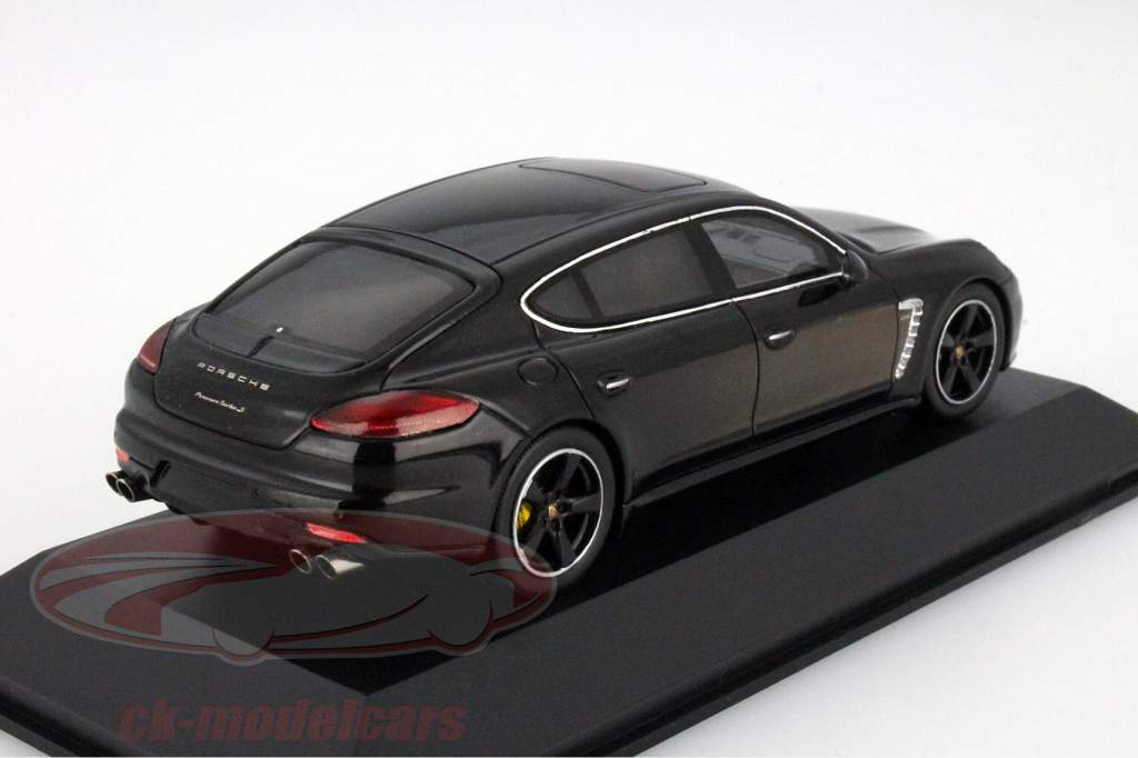 Porsche Panamera Exclusive Series maroon / sort 1:43 Spark