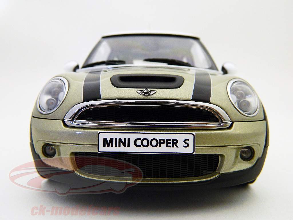 Mini Cooper S silber / silver metallic Bj. 2006 1:18 AA