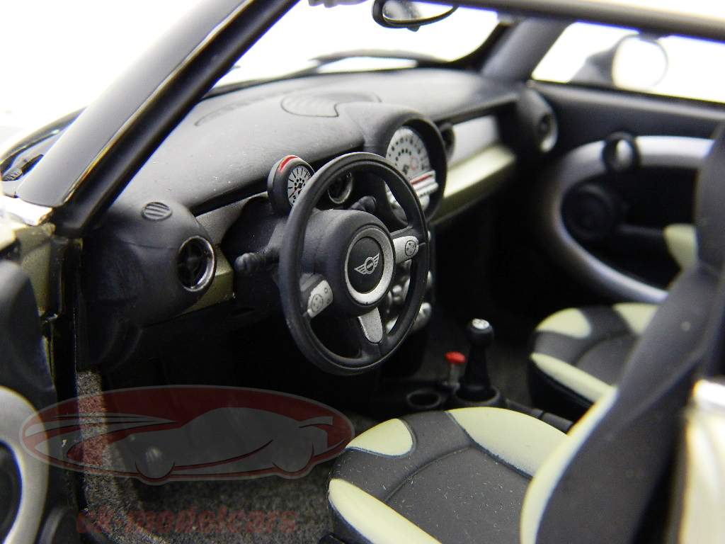 Mini Cooper S silber / silver metallic Bj. 2006 1:18 AA