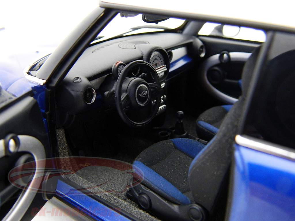 Mini Cooper Bleu / bleu métallique modèle 2006 1:18 AutoArt