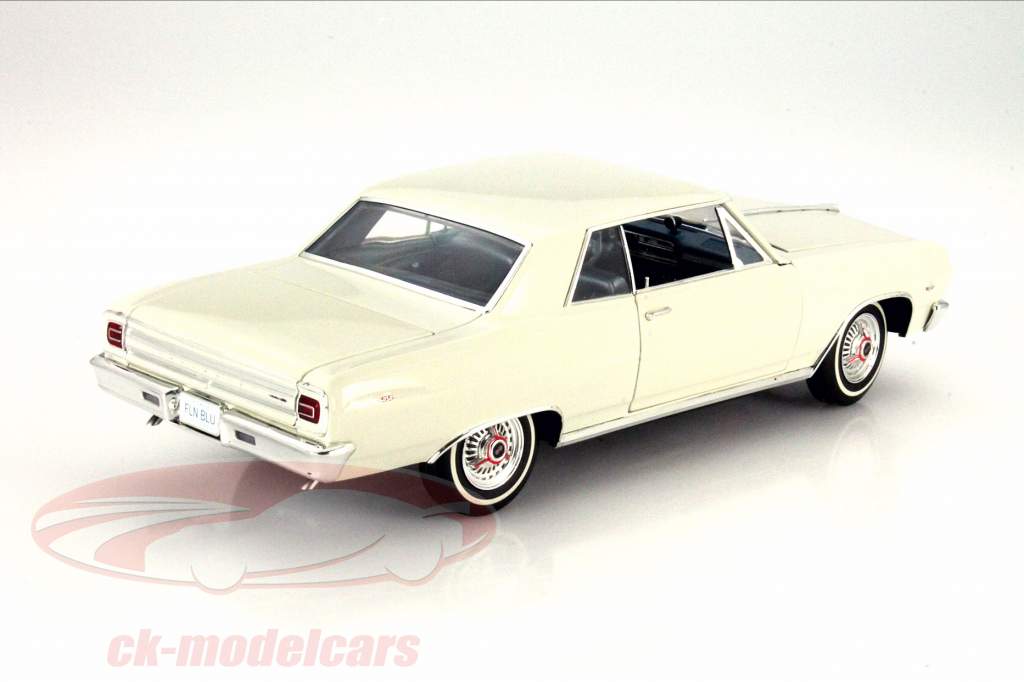 Chevrolet Chevelle Malibu SS Code L79 год 1965 горностай белый 1:18 GMP