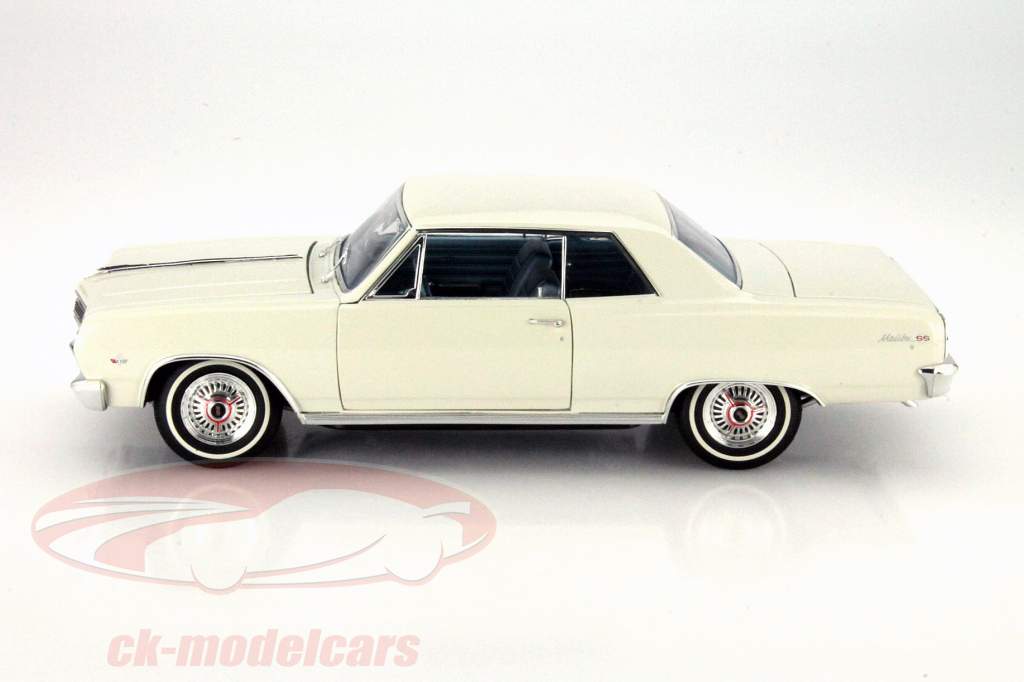 Chevrolet Chevelle Malibu SS Code L79 год 1965 горностай белый 1:18 GMP